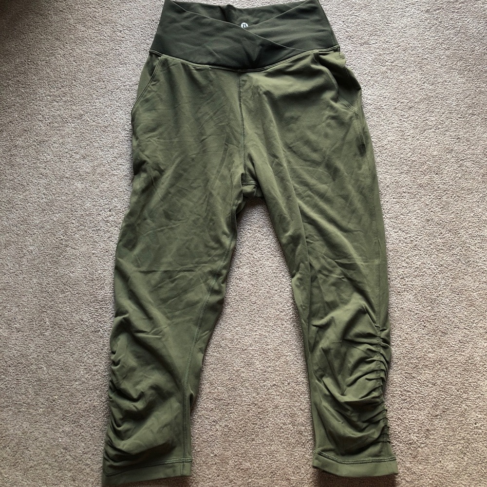 Lululemon athletic crops!